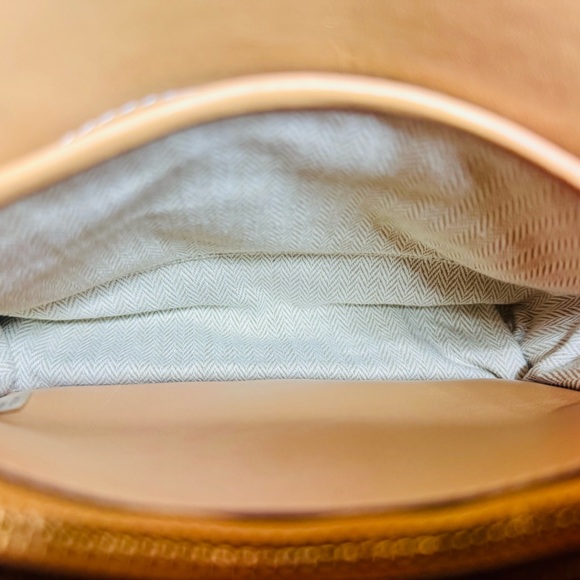 Tory Burch Tan and Cream Crossbody Bag - Picture 7 of 8